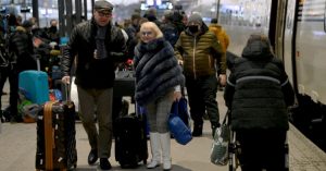 Guerra Russia-Ucraina, la Finlandia sospende i treni fra Helsinki e San Pietroburgo: fra gli ultimi collegamenti con Ue