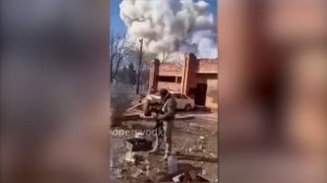 La pausa del tè dei soldati ceceni sotto le bombe