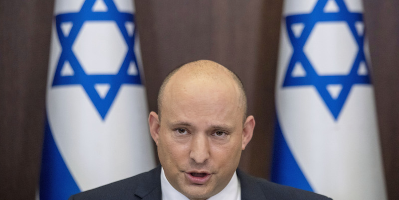 Il primo ministro d’Israele Naftali Bennett ha invitato gli israeliani ad andare in giro armati