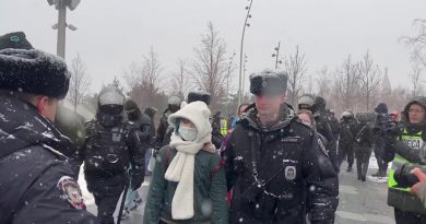 Mosca, tra gli attivisti arrestati per un mazzo di fiori o un poster pacifista