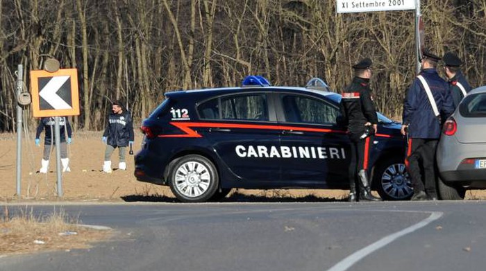Cadavere nel bosco: “Uomo ucciso con un colpo di pistola alla nuca”