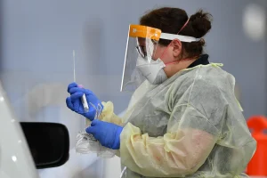 Covid, ora circola la variante Xe, sottotipo di Omicron