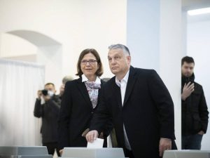 Ungheria, Orbán trionfa: la quarta volta al potere. E punge l’Unione europea