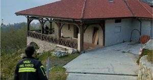 Attaccate le ville di  Solovyev sul lago di Como: fuoco, scritte e vernice in piscina