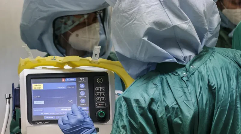 Covid, cala copertura terza dose: aumentano i decessi tra gli over 70
