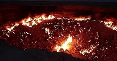 Il Turkmenistan vuole chiudere la “porta dell’inferno”, il pozzo che brucia da 50 anni