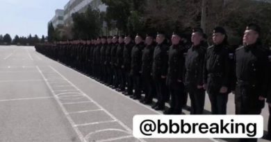 Il comandante della Marina russa incontra i marinai sopravvissuti all’affondamento della “Moskva”