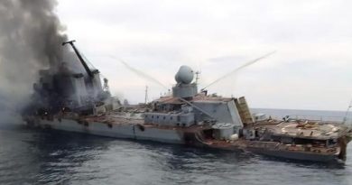 Ucraina Russia, news di oggi sulla guerra | Moskva, «ecco la prima foto della nave distrutta dall’Ucraina». Mariupol, «scomparsi 150 bimbi»
