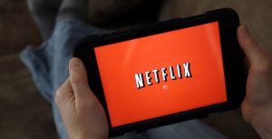 Netflix ha perso abbonati a causa della concorrenza e della condivisione degli account