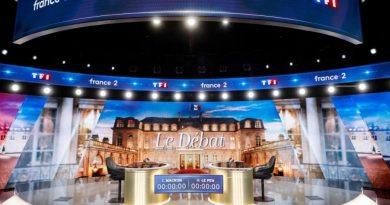 Francia, dibattito tv tra Macron e Le Pen: faccia a faccia tra i candidati prima del ballottaggio per l’Eliseo