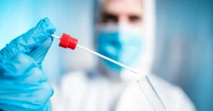 Coronavirus, ecco come Omicron buca immunità naturale e vaccino