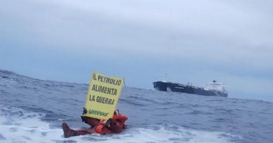 Breaking news: At Sea Italy Russia Oil Protest – Euronews