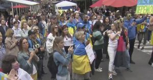 Breaking news: Rally, fundraiser supporting Ukraine held in Little Italy – CBS New York