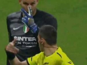 “Non protesta…”: un video tra Handanovic e Mariani sbugiarda Pioli