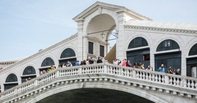Venezia e il caso dei 40mila turisti “fantasmi” presenti la notte del Sabato Santo. Scattano i controlli