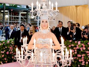 Tutti i look e gli outfit del Met Gala Red Carpet di Katy Perry