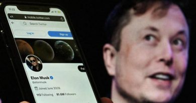 Elon Musk acquista Twitter: è fatta. Analisti critici: “In ballo il controllo dell’informazione”.