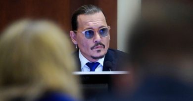 “Sì, lo sono”: Johnny Depp si presenta come vittima di violenza domestica dopo quattro giorni alla sbarra