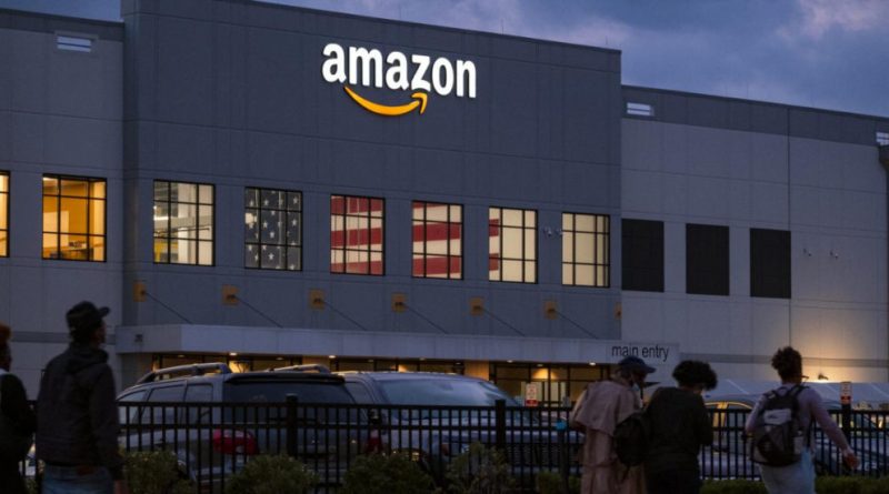 Amazon sospende una dipendente per aver passato più di 20 minuti in bagno. L’Ispettorato del lavoro annulla la sanzione