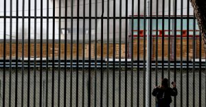 Detenuti, l’ultimo rapporto Antigone parla chiaro: il carcere non reinserisce e va ripensato