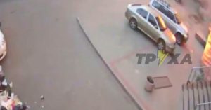 Guerra Russia-Ucraina, il momento esatto dell’attacco a Kiev: il raid ripreso dalle telecamere di videosorveglianza