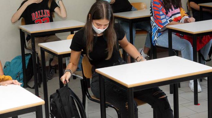 Scuola, mascherine ancora su fino alla fine dell’anno.