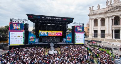 Concerto Primo maggio, la diretta del Concertone. Inizio con ‘Imagine’, Fedez riaccende la polemica