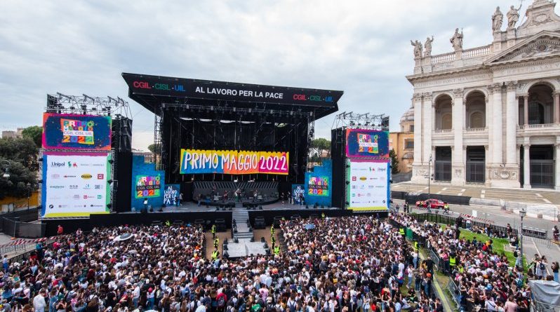 Concerto Primo maggio, la diretta del Concertone. Inizio con ‘Imagine’, Fedez riaccende la polemica