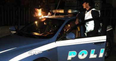 Genova, donna accoltellata e uccisa in strada. Arrestato il fratello