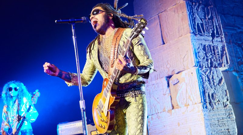 Lenny Kravitz and Kacey Musgraves Gave a Thrilling Surprise Performance at the Met Gala