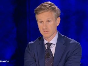 “L’Italia deve sganciarsi”. Orsini attacca (ancora): “No all’invio di armi”