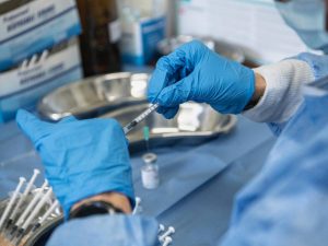 Allerta per Omicron 4 e 5. “Rischio nuova ondata”. Verso il siero universale