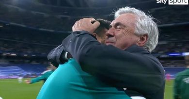 Ancelotti in finale di Champions: l’abbraccio col figlio Davide e le lacrime di gioia