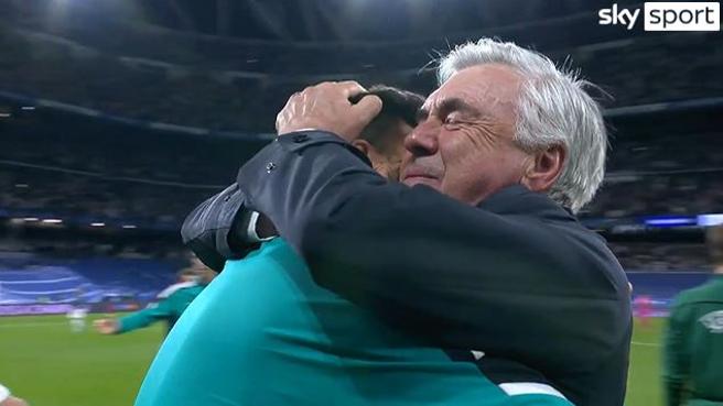 Ancelotti in finale di Champions: l’abbraccio col figlio Davide e le lacrime di gioia