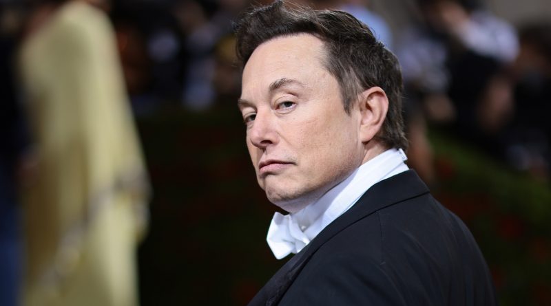 Elon Musk Calls All His Multibillionaire Friends to Help Him Buy Twitter