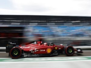F1 Gp Miami, prove libere: Russell il più veloce davanti a Leclerc. Incidente per Sainz, Ferrari danneggiata