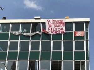 “Gli abusivi hanno diritto alla residenza”. Così Gualtieri premia chi occupa
