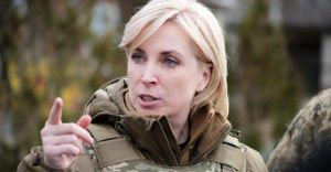 La vicepremier di Kiev:  «Duemila civili prigionieri dei russi. Un patto per Azovstal»