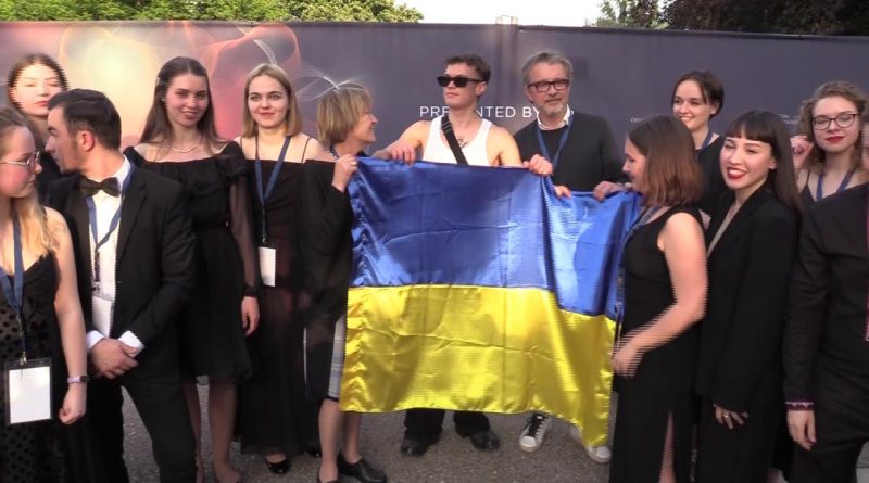 Il backstage di Blanco insieme alla Giovane Orchestra ucraina: “Forza ragazzi, buona fortuna”
