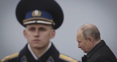Putin e le voci di un cancro: il viso gonfio, la coperta, gli scatti d’ira