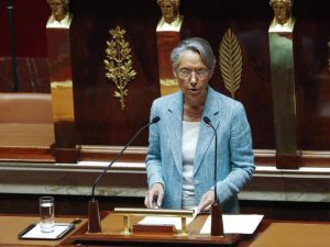 Francia, Elisabeth Borne prima ministra. Macron sceglie una fedelissima