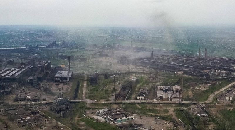 “Obbediamo”. L’Azov cede: cosa succede nell’acciaieria