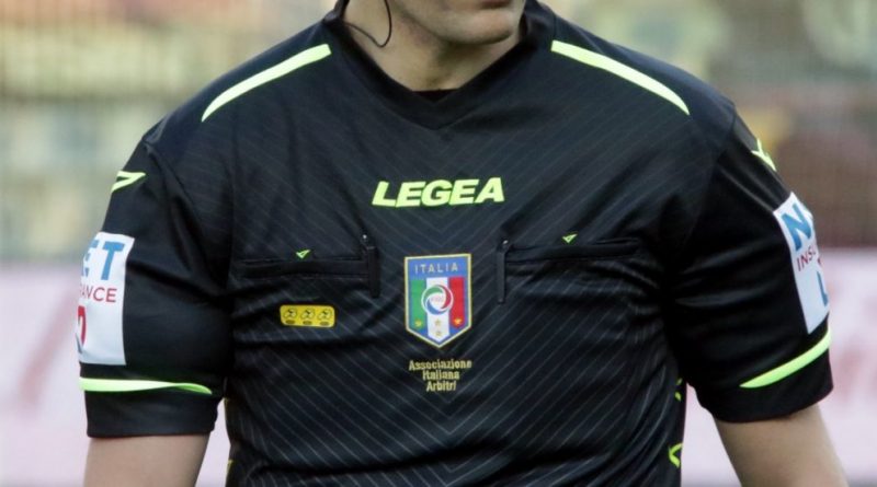 Domeniche Bestiali – Spogliatoio dell’arbitro? “C’era un’atmosfera maleodorante”. E scatta la multa per il club di Terza Categoria