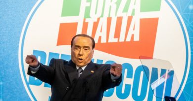 Berlusconi: “Con l’invio di armi in Ucraina anche noi in guerra, meglio non fare pubblicità. No ad aggressione contro la Russia”