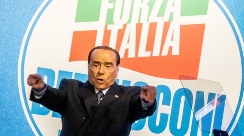 Berlusconi: “Con l’invio di armi in Ucraina anche noi in guerra, meglio non fare pubblicità. No ad aggressione contro la Russia”