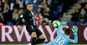 Kylian Mbappe resta al Psg con un contratto monstre: 300 milioni alla firma e 100 all’anno per un triennio. Tebas: “Insulto al calcio”