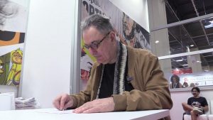 La matita di Igort tratteggia all’Arena Robinson una donna di Bucha: “Un omaggio alle donne dei villaggi occupati”