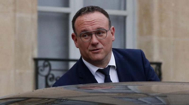 Francia, il neo-ministro alla Solidarietà Damien Abad accusato di violenze sessuali