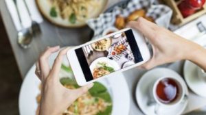 Quando il cibo fa rima con Twitter: dallo spreco alle diete, le tendenze food sul social