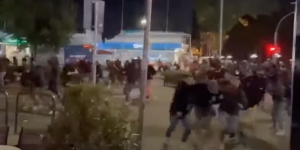 A Tirana ci sono stati violenti scontri tra tifosi e polizia alla vigilia della finale di Conference League tra Roma e Feyenoord